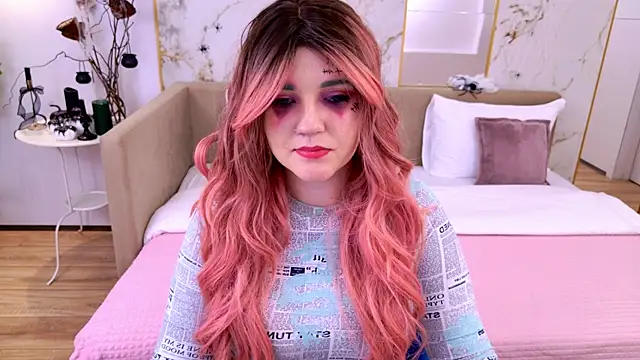 Snapshot of AlmaSound chatting on October 2025 06:10:01 AM AlmaSound online show from October 2025 06:10:01 AM