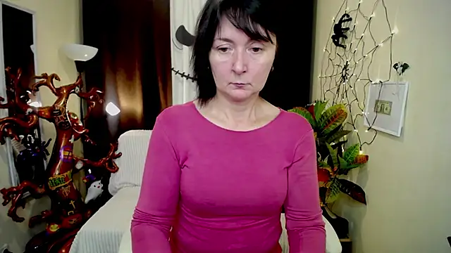 Snapshot of VivianGuchih chatting on October 2025 06:03:01 AM VivianGuchih online show from October 2025 06:03:01 AM