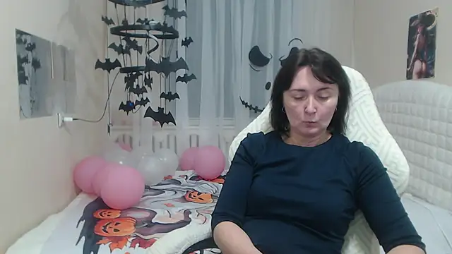 Snapshot of VivianGuchih chatting on October 2025 07:18:02 AM VivianGuchih online show from October 2025 07:18:02 AM