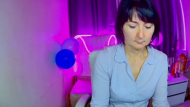 Snapshot of VivianGuchih chatting on September 2025 06:07:02 AM VivianGuchih online show from September 2025 06:07:02 AM