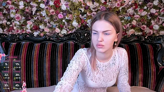 NaomiSol online show from November 2025 07:14:01 PM