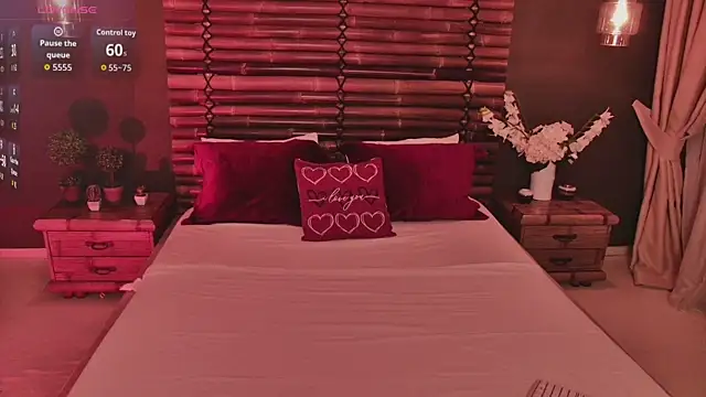 Snapshot of SandraSilver chatting on September 2025 06:03:01 PM SandraSilver online show from September 2025 06:03:01 PM