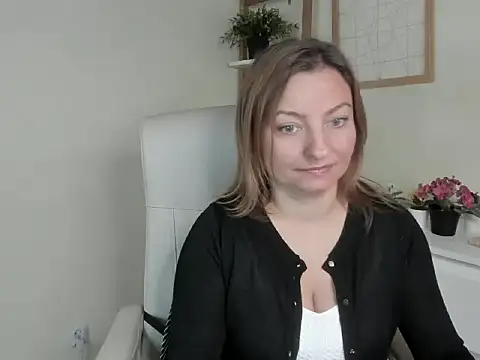 Snapshot of angelaSamt chatting on September 2025 05:43:01 AM angelaSamt online show from September 2025 05:43:01 AM
