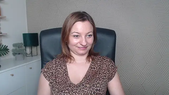 angelaSamt online show from November 2025 06:46:02 AM