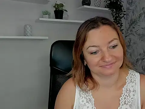 Snapshot of angelaSamt chatting on September 2025 05:41:01 AM angelaSamt online show from September 2025 05:41:01 AM