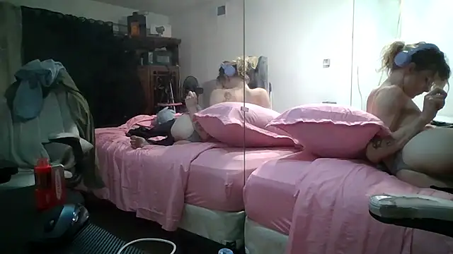 VickPicsVermillion online show from September 2025 09:01:01 AM