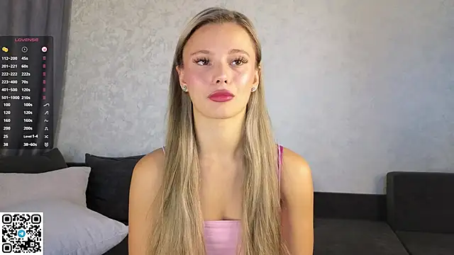 NaughtySeraphine online show from October 2025 06:03:01 AM