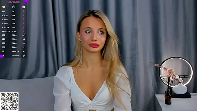 NaughtySeraphine online show from November 2025 06:14:01 AM