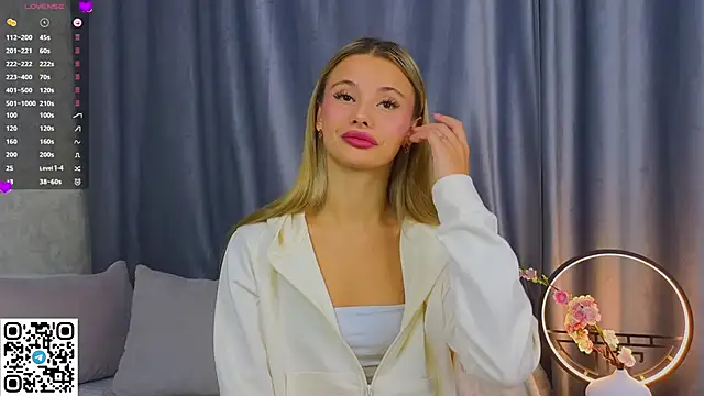 NaughtySeraphine online show from December 2025 06:15:01 AM