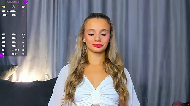 NaughtySeraphine online show from November 2025 06:05:01 AM