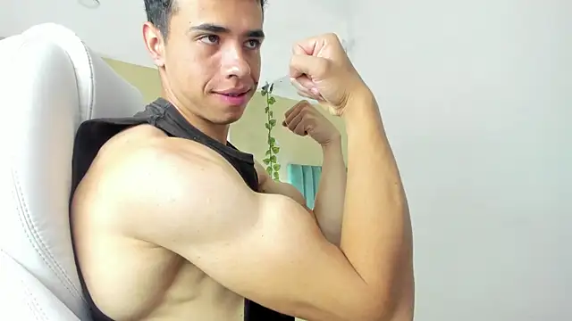 Muscle Scott online show from September 2025 12:12:02 PM