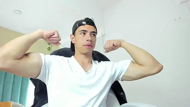 Muscle Scott online show from September 2025 12:11:01 PM