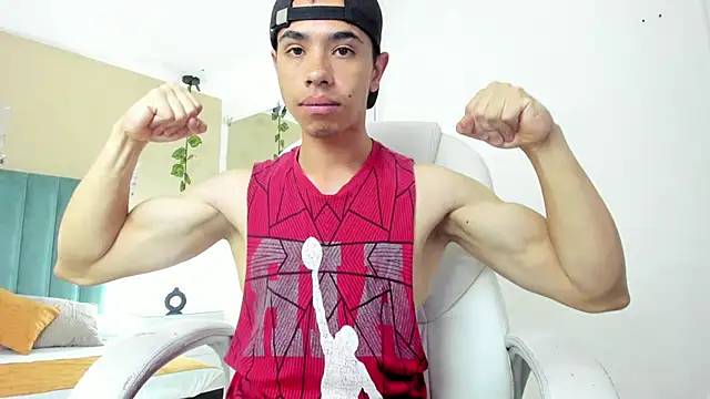 Muscle Scott online show from September 2025 12:12:01 PM