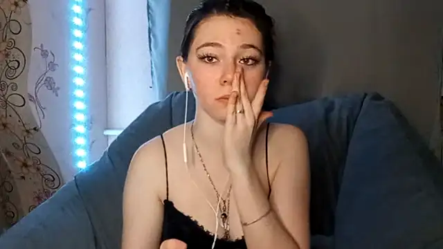 Sophiecuttie online show from October 2025 04:19:02 PM