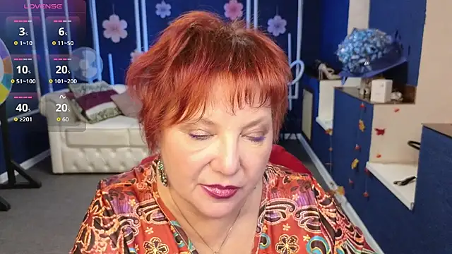 Kira Kenett online show from November 2025 05:06:01 PM