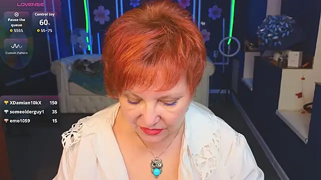 Kira Kenett online show from December 2025 07:04:01 PM