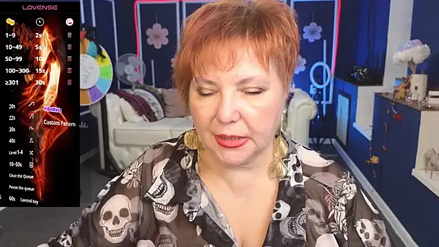 Kira Kenett online show from October 2025 06:06:02 PM