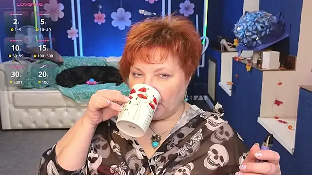 Kira Kenett online show from November 2025 12:38:02 PM