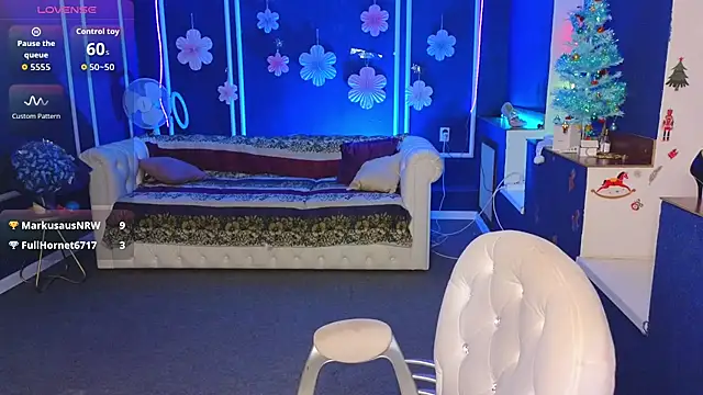 Kira Kenett online show from December 2025 08:41:02 AM