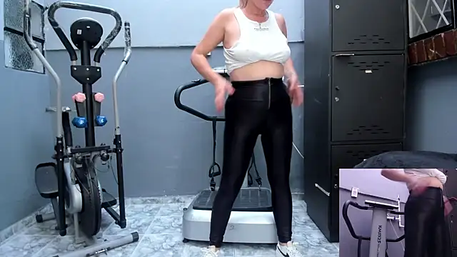 GretaVoss  online show from October 2025 09:04:02 PM