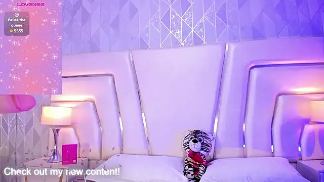 HatsaJones online show from March 2026 03:57:02 AM