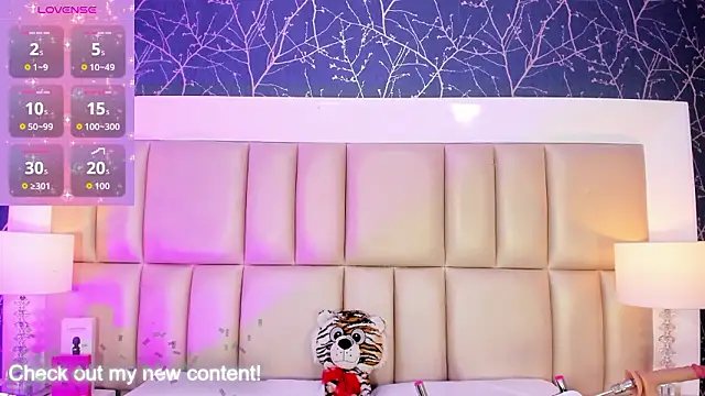 HatsaJones online show from March 2026 03:44:01 AM