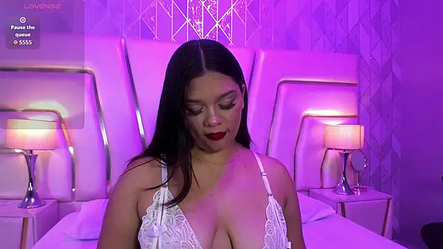 HatsaJones online show from November 2025 03:43:02 AM