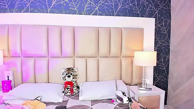 HatsaJones online show from February 2026 04:12:02 AM