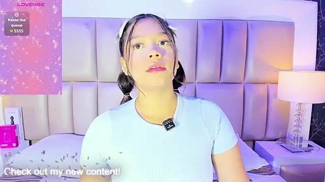 HatsaJones online show from February 2026 04:11:02 AM