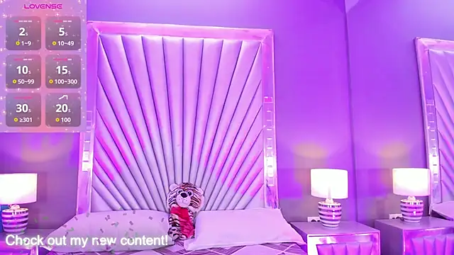 HatsaJones online show from March 2026 04:01:02 AM