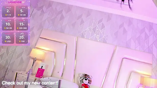 HatsaJones online show from March 2026 03:43:02 AM