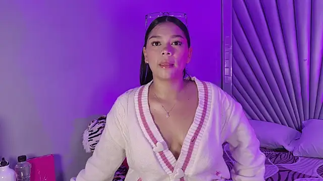 HatsaJones online show from April 2026 04:03:01 AM