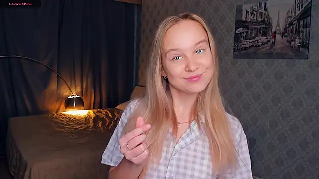 Snapshot of SoonMoor chatting on November 2025 06:11:02 PM SoonMoor online show from November 2025 06:11:02 PM