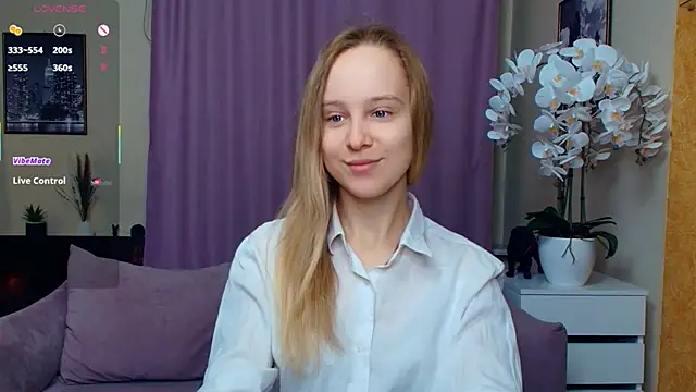 SoonMoor online show from April 2026 06:42:02 PM