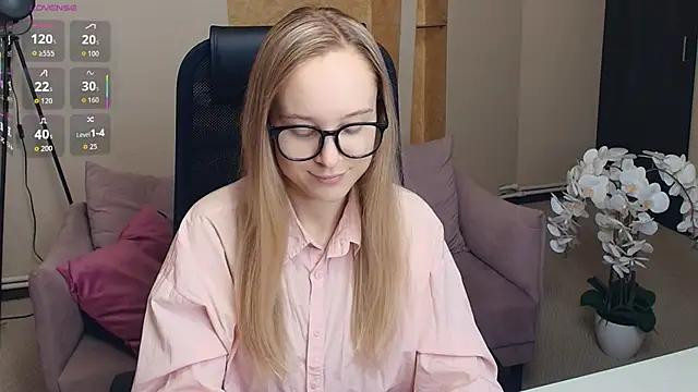 Snapshot of SoonMoor chatting on November 2025 07:14:01 PM SoonMoor online show from November 2025 07:14:01 PM