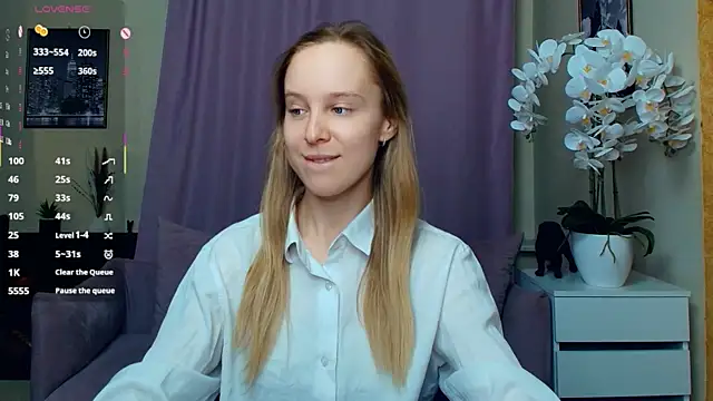 SoonMoor online show from April 2026 07:42:01 PM