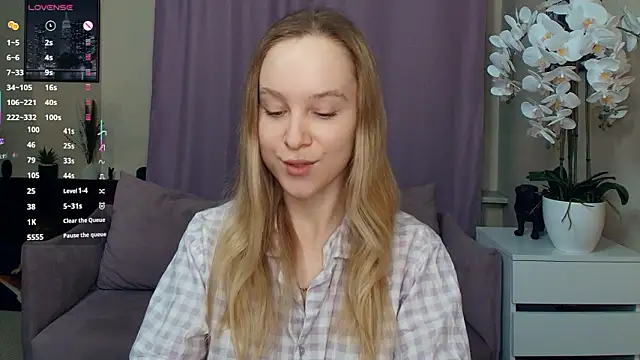 SoonMoor online show from March 2026 07:21:01 PM