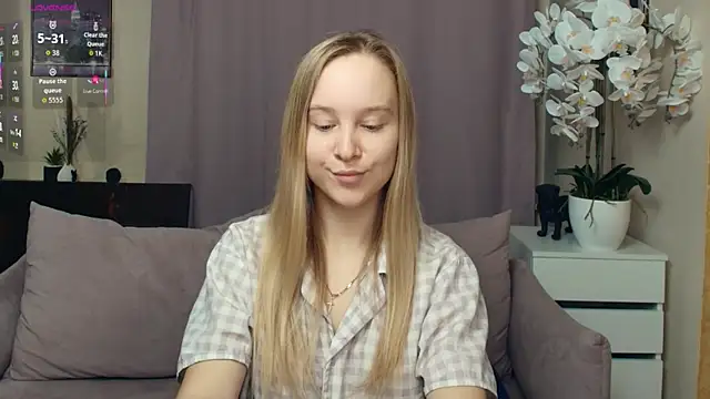 SoonMoor online show from December 2025 07:39:02 PM