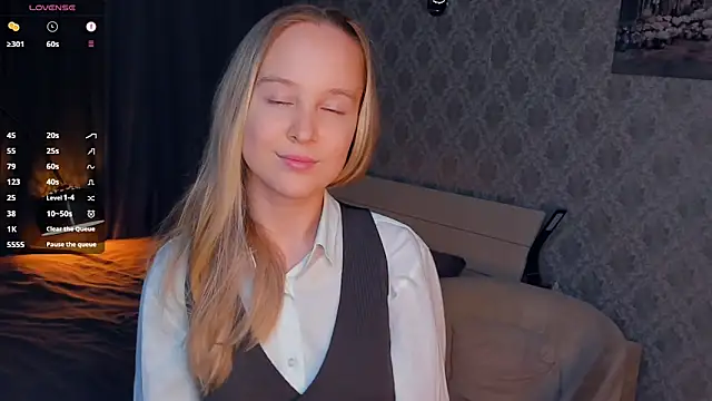 SoonMoor online show from September 2025 05:19:02 PM