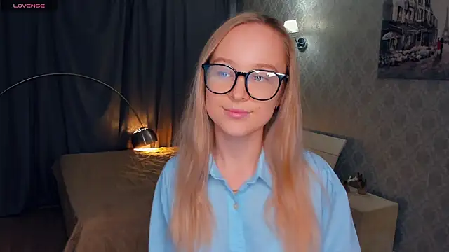 Snapshot of SoonMoor chatting on November 2025 06:11:01 PM SoonMoor online show from November 2025 06:11:01 PM