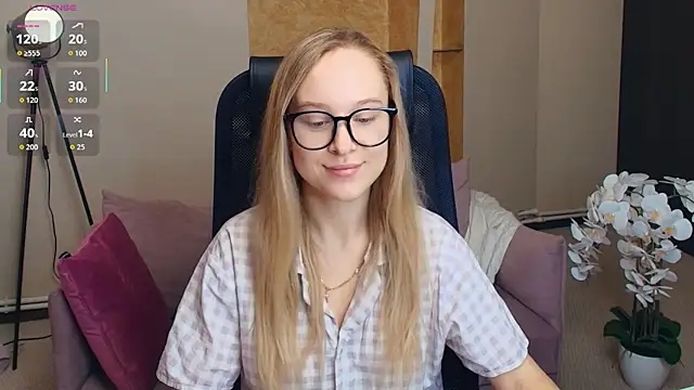 Snapshot of SoonMoor chatting on December 2025 07:02:02 PM SoonMoor online show from December 2025 07:02:02 PM