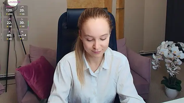 Snapshot of SoonMoor chatting on December 2025 07:35:01 PM SoonMoor online show from December 2025 07:35:01 PM