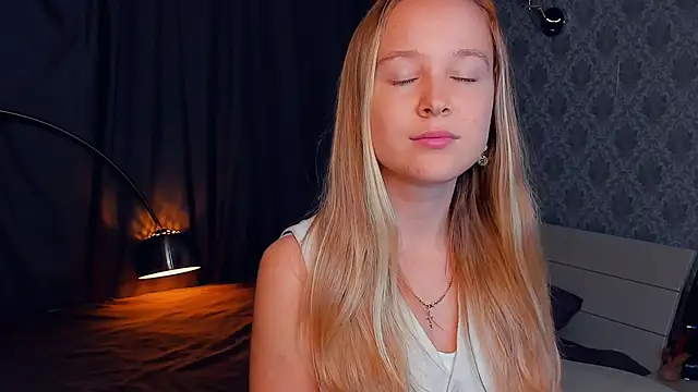 SoonMoor online show from September 2025 06:06:01 PM