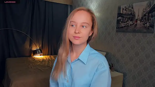 Snapshot of SoonMoor chatting on November 2025 06:34:01 PM SoonMoor online show from November 2025 06:34:01 PM