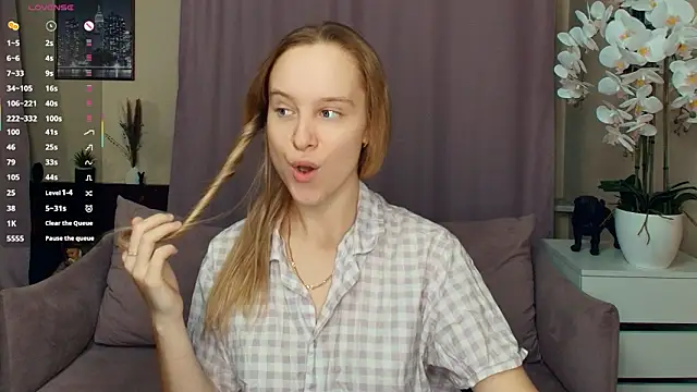 SoonMoor online show from February 2026 07:02:01 PM