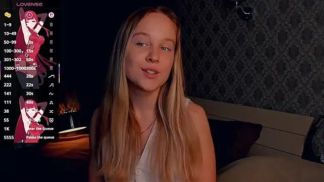 Snapshot of SoonMoor chatting on September 2025 06:00:01 PM SoonMoor online show from September 2025 06:00:01 PM