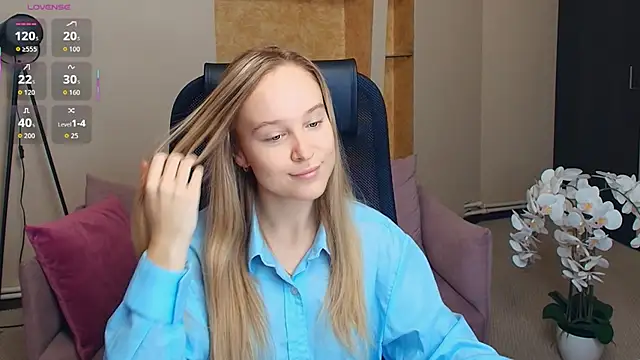 Snapshot of SoonMoor chatting on December 2025 07:23:02 PM SoonMoor online show from December 2025 07:23:02 PM