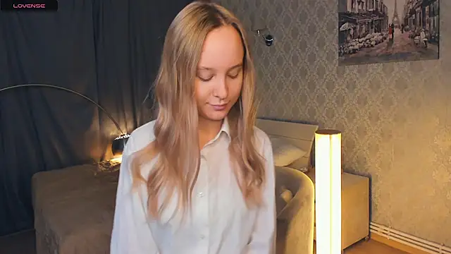 Snapshot of SoonMoor chatting on October 2025 05:09:02 PM SoonMoor online show from October 2025 05:09:02 PM