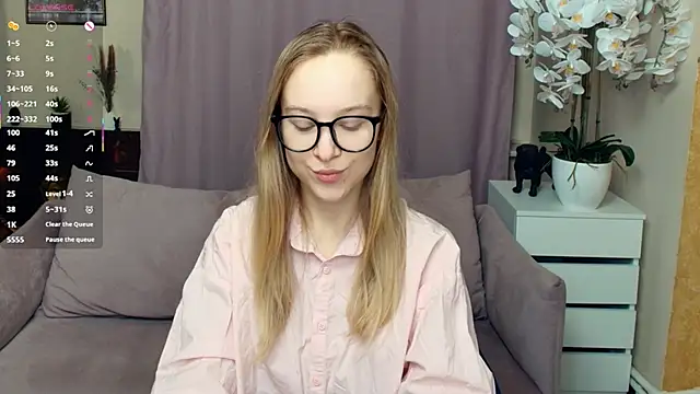 SoonMoor online show from February 2026 06:50:02 PM