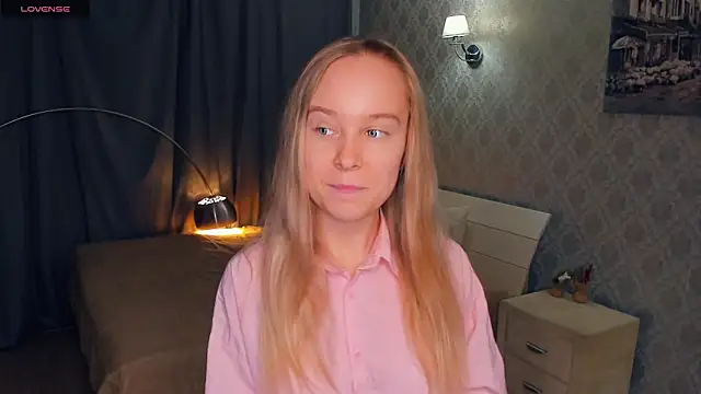 Snapshot of SoonMoor chatting on November 2025 05:06:02 PM SoonMoor online show from November 2025 05:06:02 PM